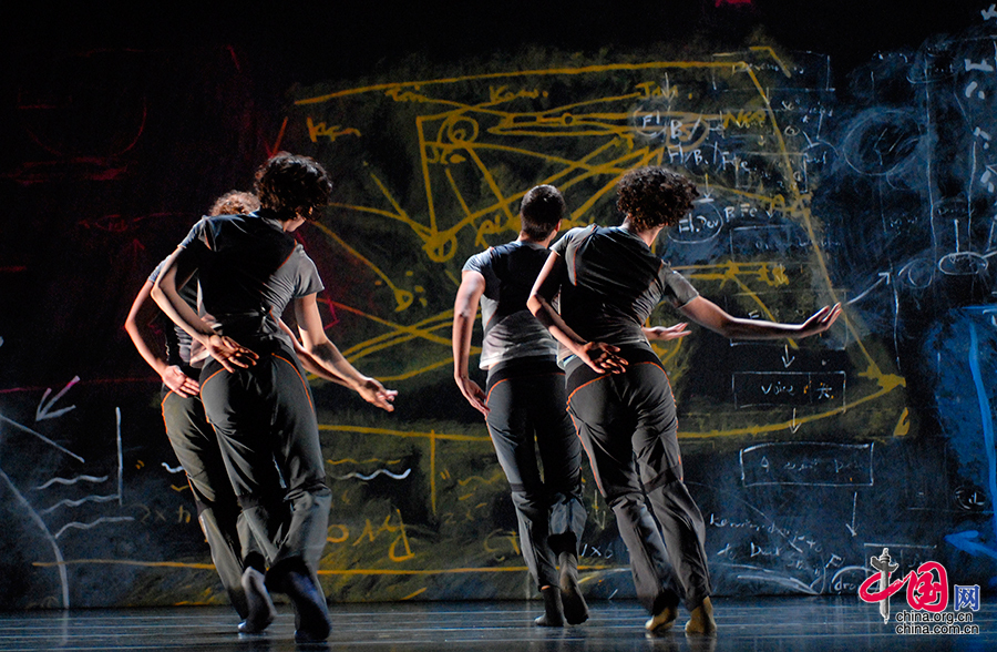 沈伟舞蹈团四年后重返大剧院舞台《地图》展现代舞别样魅力[组图