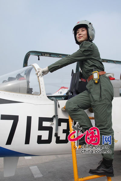 空中女飛行員梯隊飛行員贠璐。
