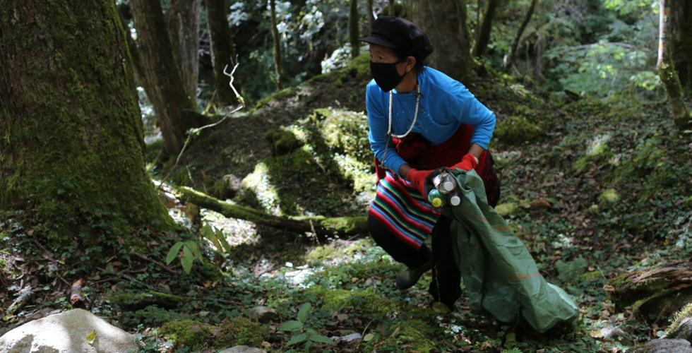 捡垃圾的转山人