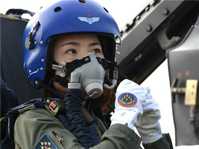 中国首位歼－10女飞行员余旭被批准为革命烈士