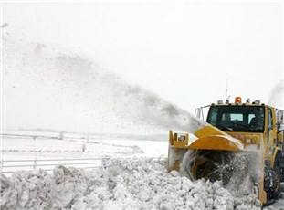 雪灾转移人口_08年雪灾图片(3)