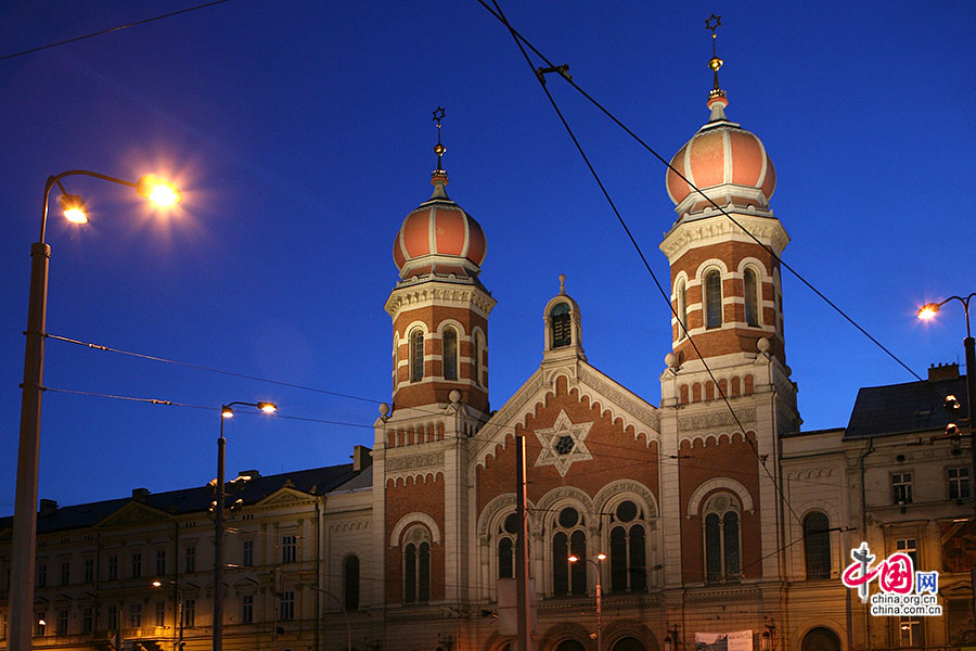 夜色下的犹太教堂