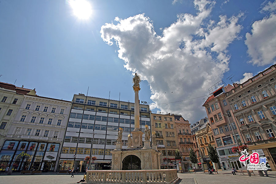 自由广场上的布拉格大圆柱