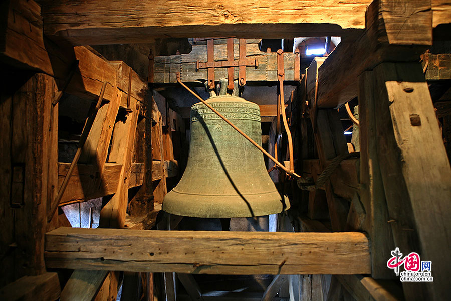 登上城堡的华丽圆塔（ROUND TOWER）塔内有钟