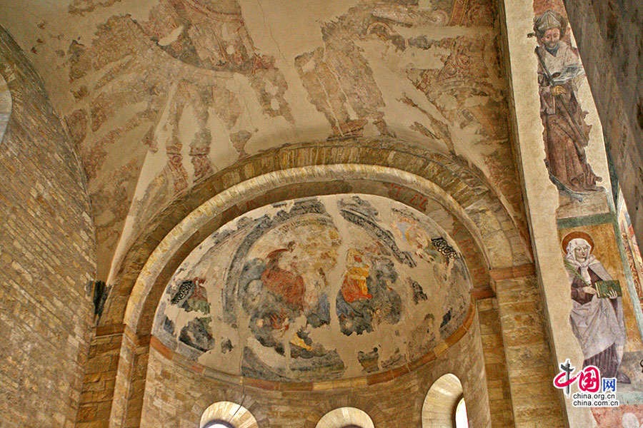 圣乔治大教堂内部残留的壁画