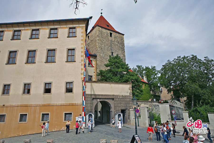 城堡的后门与黑塔
