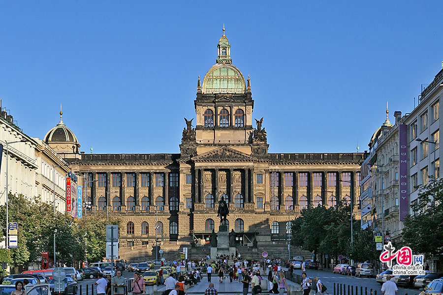 广场的尽头是国家博物馆