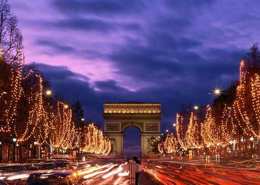 法国:香榭丽舍大道重启亮灯仪式