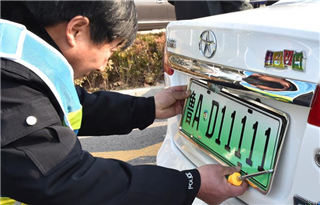 新能源汽車專用號牌在5個城市試點啟用