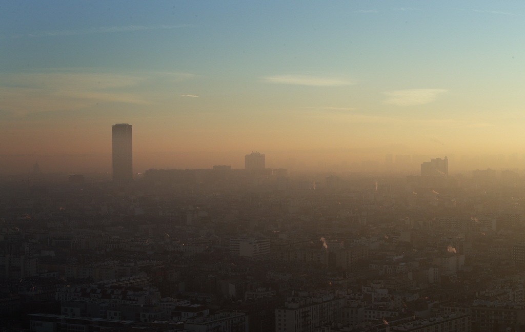 12月6日拍摄的空气污染的法国巴黎市区。 新华社/美联