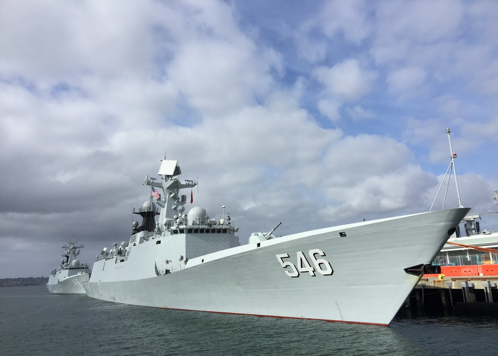 12月6日，中國海軍北海艦隊導彈護衛艦鹽城艦（右）、大慶艦停泊在美國聖迭戈港。