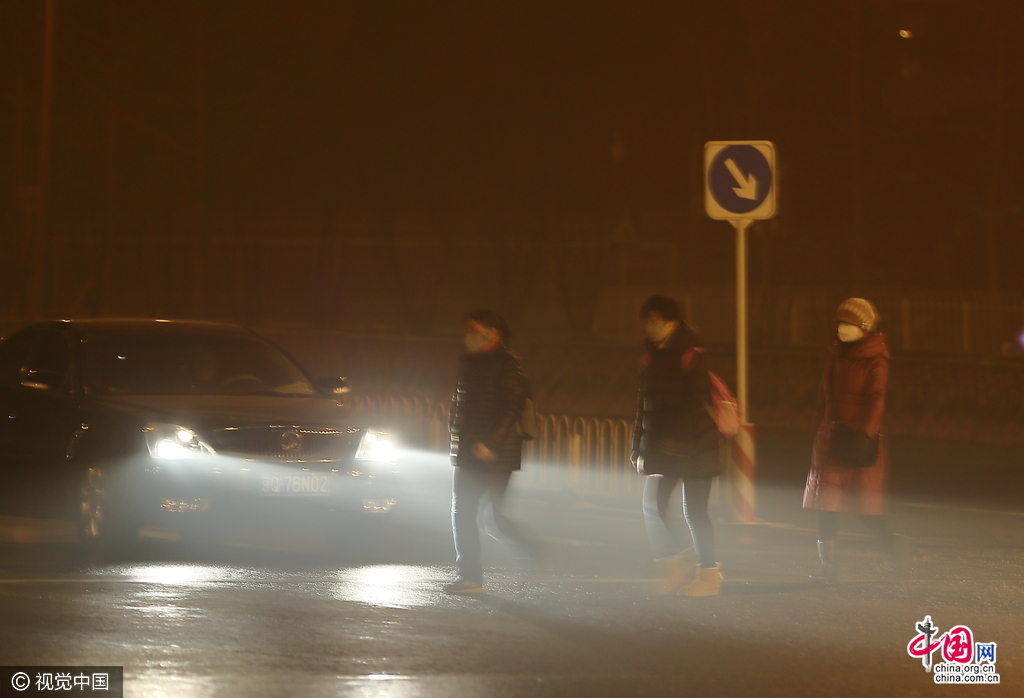 今年最强雾霾来袭 凌晨北京空气质量指数接近