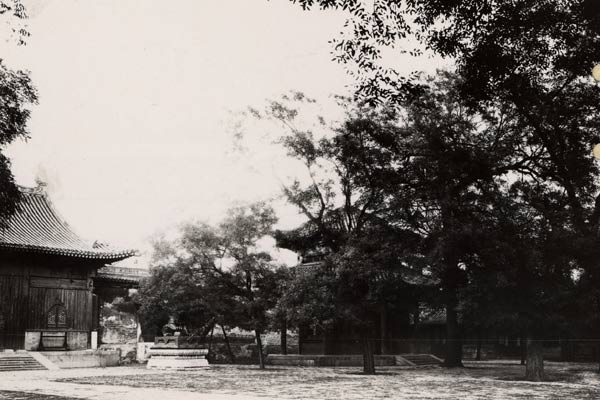 命三世章嘉 若必多吉活佛(1717-1786)将雍和宫改建为藏传佛教格鲁派