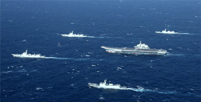 中国海军航母编队在南海进行舰载机起降训练(图)