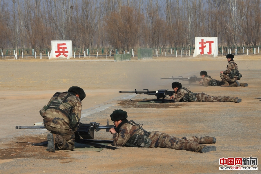 陆军第21集团军射击教练员进行重高机枪实弹射击18