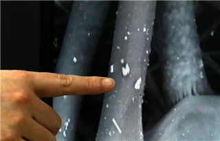 专家展示电子显微镜下的雾霾颗粒