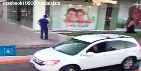 美国外交官墨西哥遇刺 枪击现场曝光