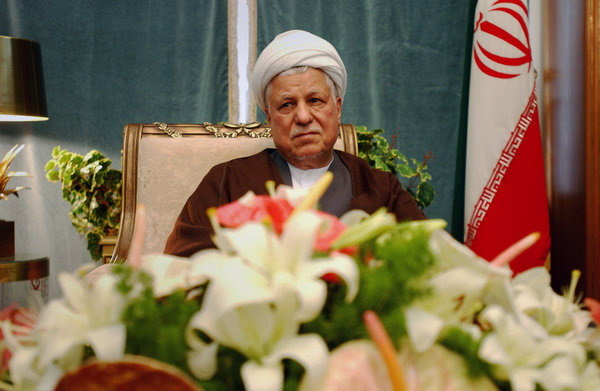 2005年，阿亚图拉阿里·阿克巴尔·哈什米·拉夫桑贾尼在德黑兰。 