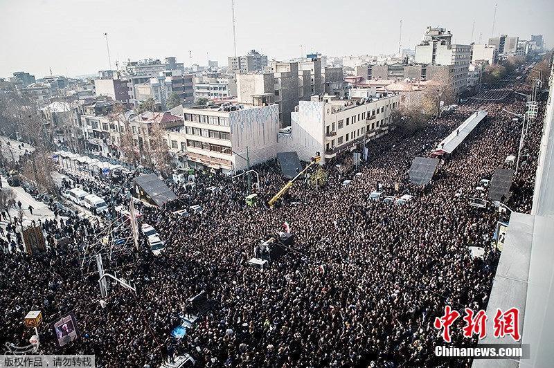 伊朗前总统葬礼举行 数万民众送行