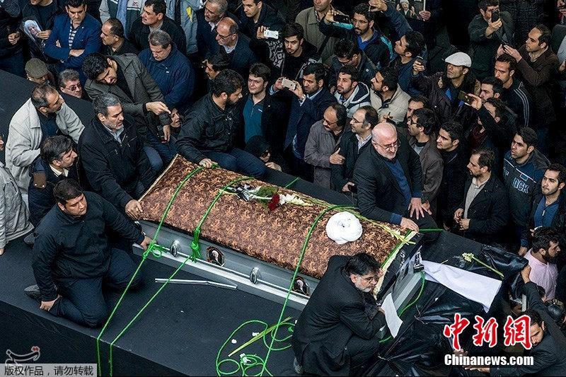 伊朗前总统葬礼举行 数万民众送行