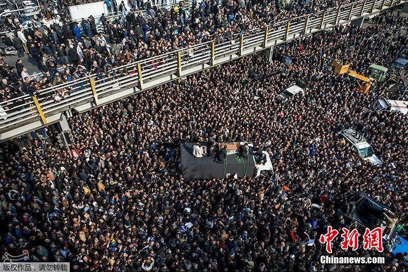 伊朗前总统葬礼举行 数万民众送行