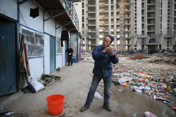 农民工河北讨薪手脚遭打断 警方:人大代表指挥