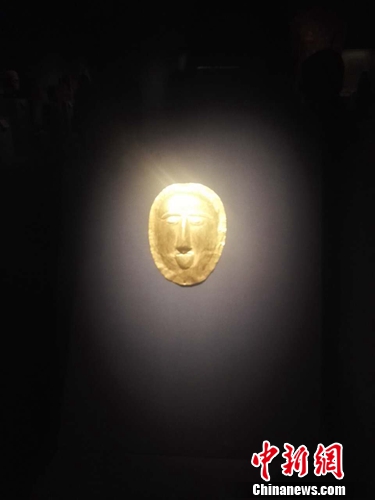 沙特出土文物展砂岩人雕像呆萌 黄金面具精致