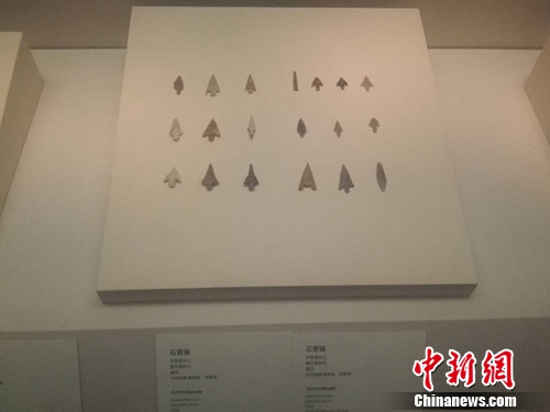 沙特出土文物展砂岩人雕像呆萌 黄金面具精致