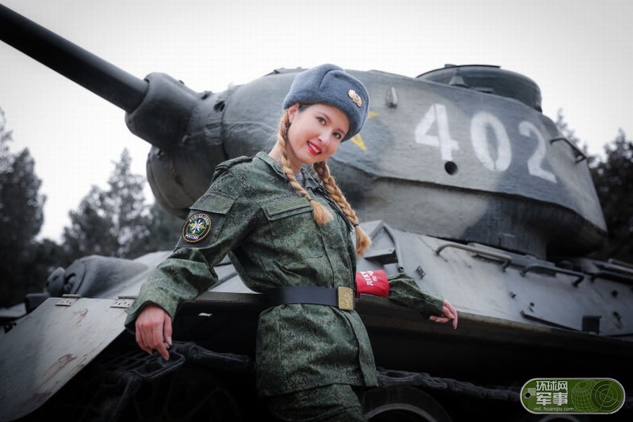 军服美少女和武装互动( 7 / 13 )