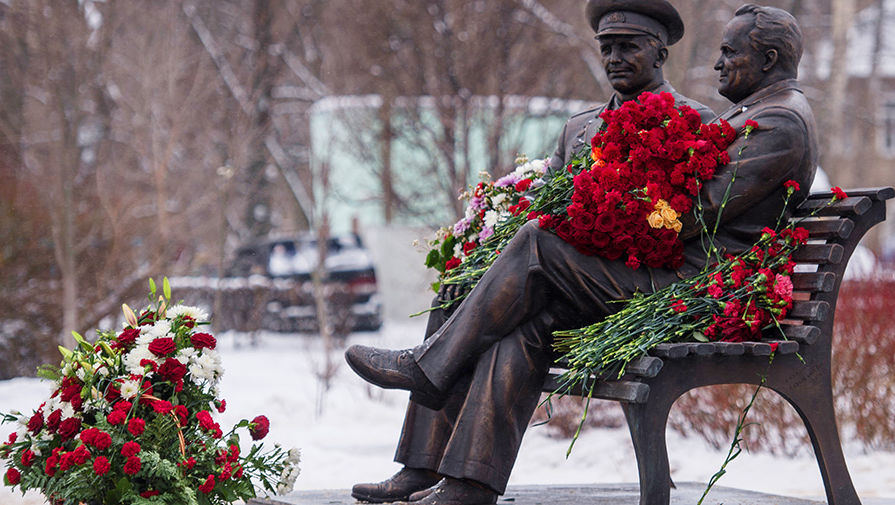 俄纪念“航天之父”科罗廖夫诞辰110周年雕像揭幕