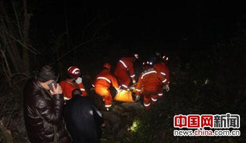 大学生山谷探险一人坠崖 多部门联合搜山救援(图)