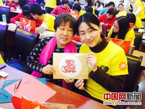 “2016年度青春伴夕阳•全国高校陪伴实践大赛”中的孝心美眉