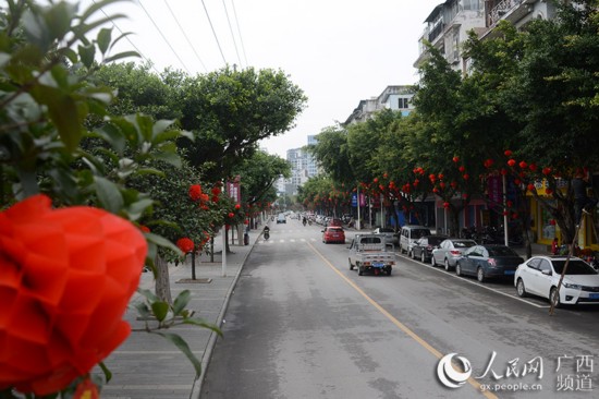 广西恭城：春节将至 大红灯笼年味浓(组图)