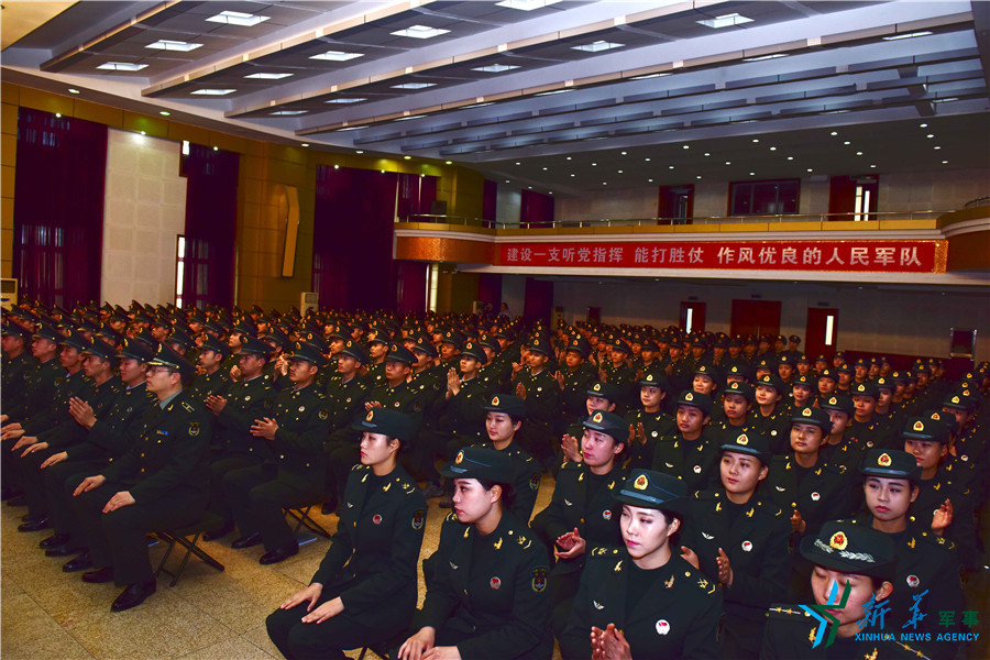 巨幅国画《长城颂》捐赠三军仪仗队