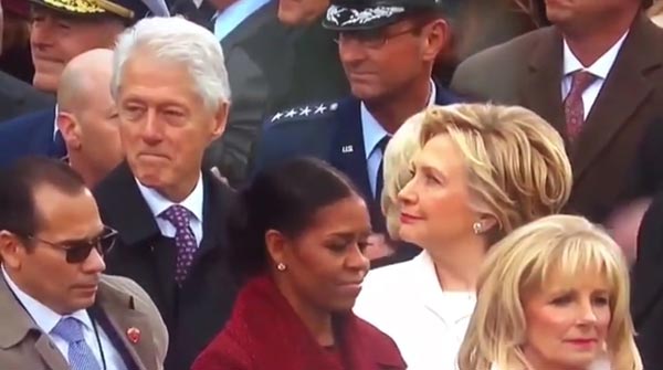 克林顿偷瞄特朗普女儿 遭希拉里怒视