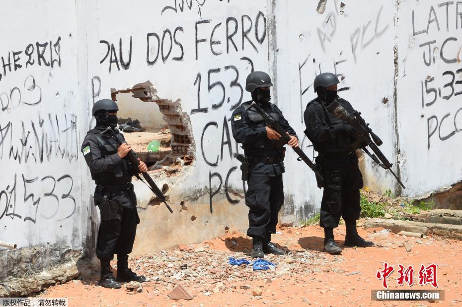 巴西纳塔尔监狱持续暴动 防暴警察进入现场