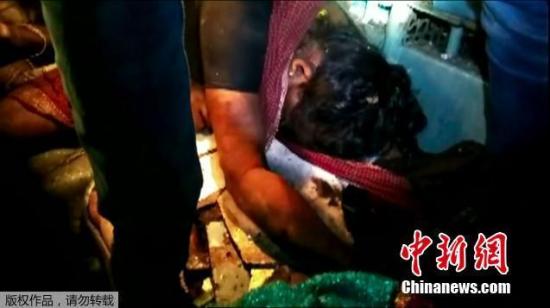 据悉，这起事故发生在当地时间21日晚23时左右，列车从从印度贾格达尔普尔开往布巴内什瓦尔，行驶途中到安得拉邦附近一座火车站时发生脱轨事故。列车共有7节车厢脱轨。