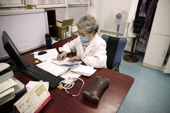 闫小平:汇通中西 妙手除病