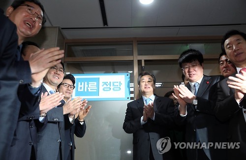 韩媒：执政党反朴派另组新党“正党”揭牌安家