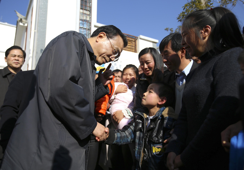 李克强重回鲁甸重逢震区“小熟人”(组图)