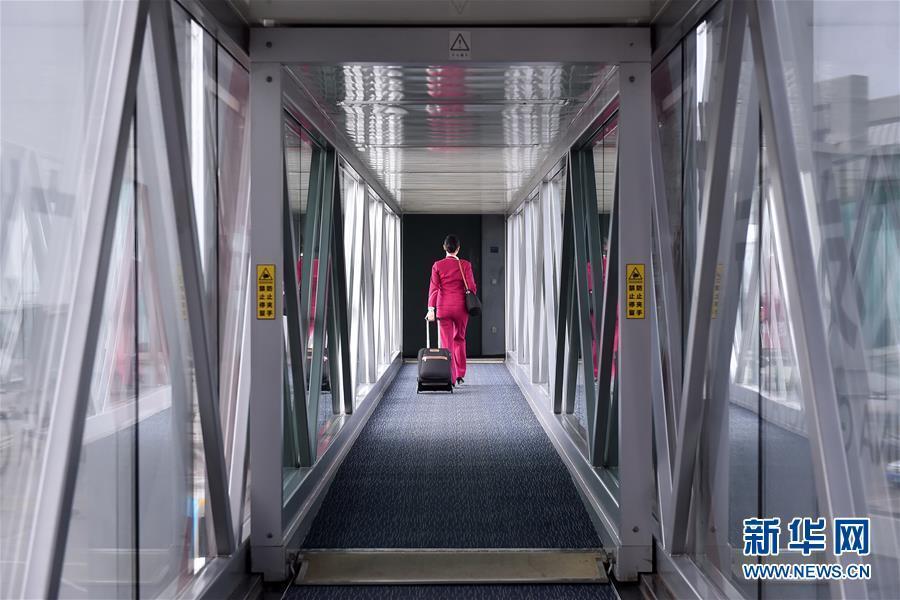 【图片故事】“90后”空姐的一天