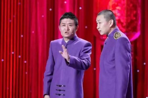 姜昆、戴志诚表演相声《新虎口遐想》