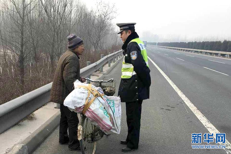 [网络媒体走转改]家就在路上 高速交警守护一路平安