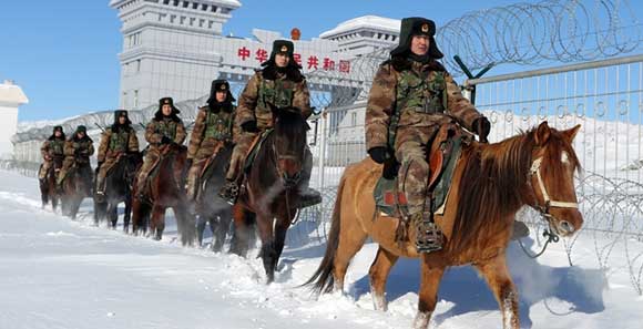 新春走军营：一名军校生-30°C踏雪巡逻初体验