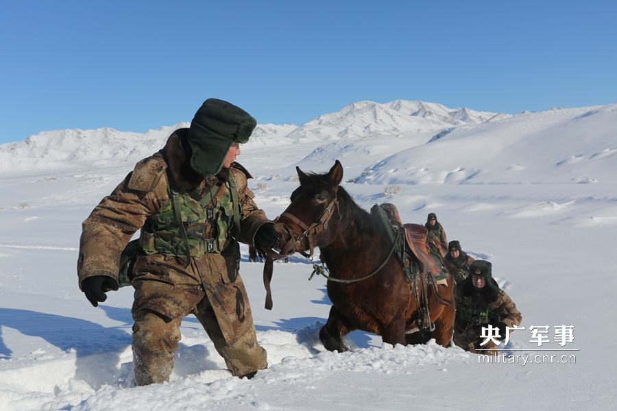 新春走军营：一名军校生-30°C踏雪巡逻初体验