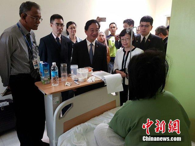 中国驻马大使黄惠康看望获救中国游客