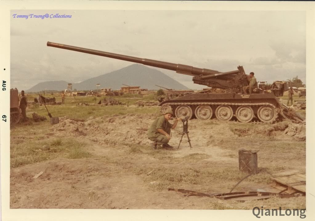 越南前线的美军炮兵 大口径火炮堆到一起了