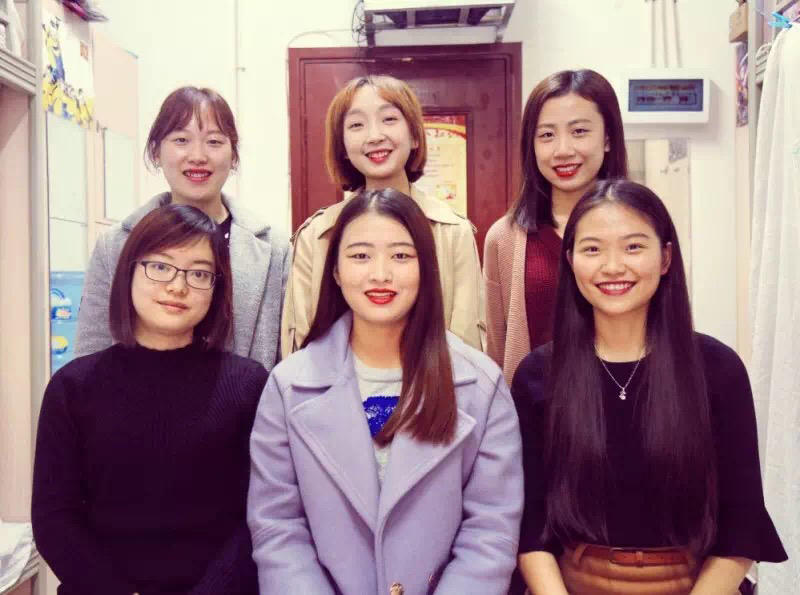 高校学霸女生寝室走红 6人获奖近百次