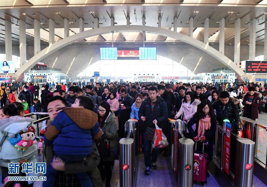 （经济）（4）5199.3万人次——春节假期铁路“有点忙”