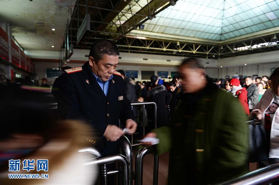 （经济）（3）5199.3万人次——春节假期铁路“有点忙”